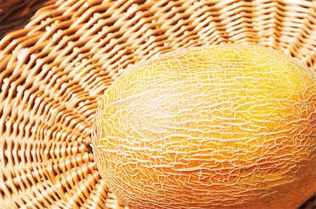 simsearch:400-04502584,k - Orange melon in a basket. Foto de stock - Super Valor sin royalties y Suscripción, Código: 400-04453831