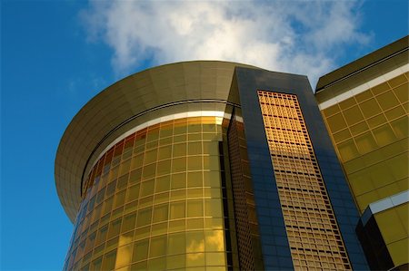 simsearch:841-08102059,k - Close view of golden commercial building over sky Photographie de stock - Aubaine LD & Abonnement, Code: 400-04466111