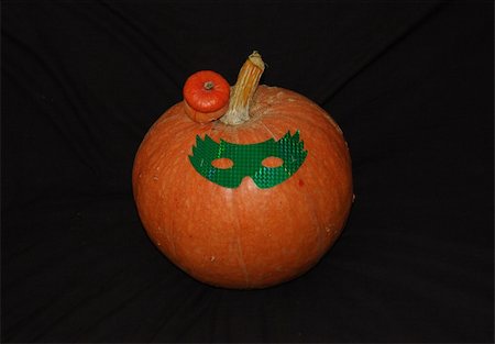 simsearch:400-07103646,k - Masked Halloween pumpkin Stock Photo - Budget Royalty-Free & Subscription, Code: 400-04466665