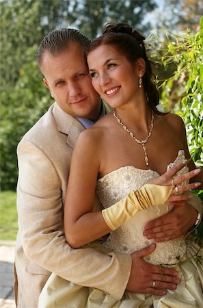 simsearch:400-04440941,k - Beautiful newly married pair in park Fotografie stock - Microstock e Abbonamento, Codice: 400-04466703