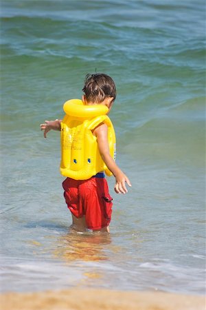 simsearch:400-04389918,k - Child in the sea Photographie de stock - Aubaine LD & Abonnement, Code: 400-04466935