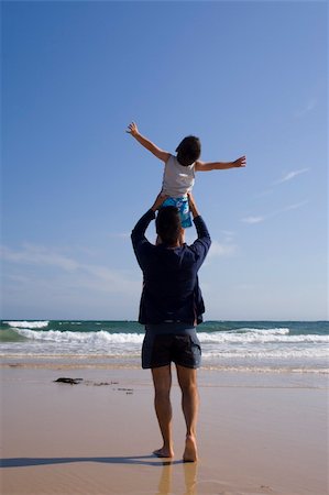 Father and son enjoying life at the beach Photographie de stock - Aubaine LD & Abonnement, Code: 400-04468046