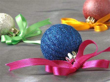 simsearch:400-03932462,k - colorful christmas baubles with bows Stockbilder - Microstock & Abonnement, Bildnummer: 400-04468097