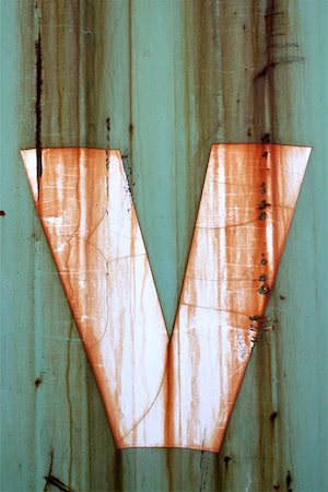 quevaal (artist) - The letter V on a container Photographie de stock - Aubaine LD & Abonnement, Code: 400-04468456