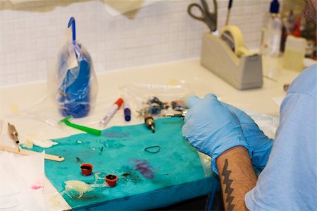 Tattooist preparing to work. The very good Sjap of www.houseoftattoos.nl Fotografie stock - Microstock e Abbonamento, Codice: 400-04468574