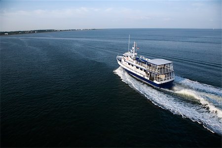 simsearch:400-03940589,k - Ferry boat transporting passengers across Atlantic Ocean near Bald Head Island, North Carolina. Foto de stock - Super Valor sin royalties y Suscripción, Código: 400-04468727