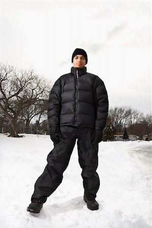 Teenage boy standing in snow wearing winter clothes. Photographie de stock - Aubaine LD & Abonnement, Code: 400-04468874