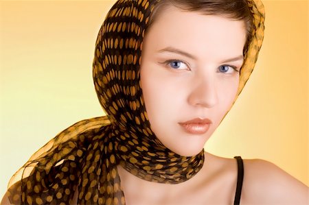 simsearch:400-03965656,k - a glamorous girl in the evening dress wearing a scarf Photographie de stock - Aubaine LD & Abonnement, Code: 400-04469688