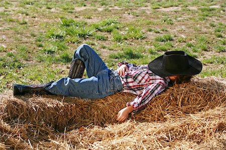 Little Cowboy Sleeping in the Straw with Hat on Head Photographie de stock - Aubaine LD & Abonnement, Code: 400-04469976