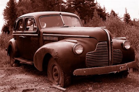 sepia toned abandoned antique automobile parked in field Foto de stock - Super Valor sin royalties y Suscripción, Código: 400-04460504