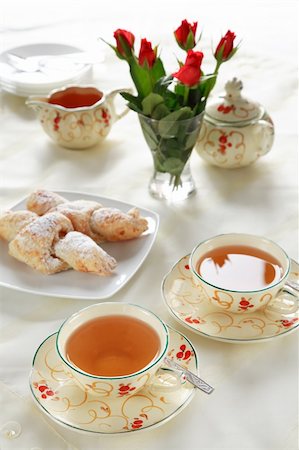 simsearch:400-03970821,k - Two cups of tea with small sweet rolls Foto de stock - Super Valor sin royalties y Suscripción, Código: 400-04460797