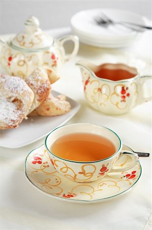 simsearch:400-03970821,k - Two cups of tea with small sweet rolls Foto de stock - Super Valor sin royalties y Suscripción, Código: 400-04460798