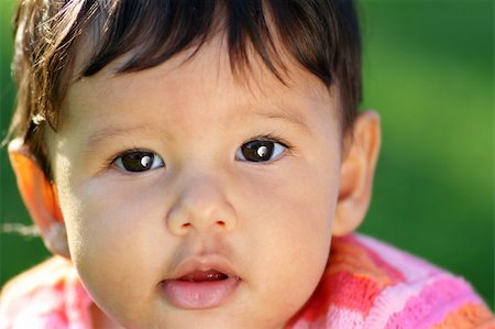 simsearch:400-07088353,k - Closeup of a very cute baby or toddler in bright pink clothings. Foto de stock - Royalty-Free Super Valor e Assinatura, Número: 400-04461380