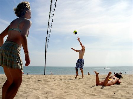 simsearch:400-04461812,k - Men and a girl playing volleyball Stock Photo - Budget Royalty-Free & Subscription, Code: 400-04461812