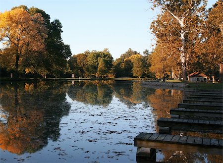 simsearch:400-04031749,k - Beautiful Autumn Lake Scene with Dock Stockbilder - Microstock & Abonnement, Bildnummer: 400-04463193