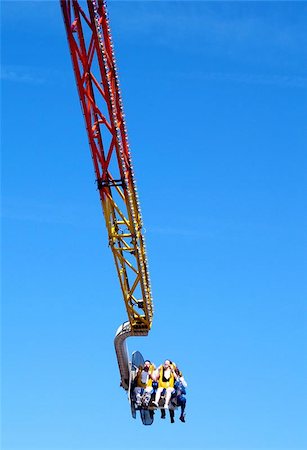 People enjoying a funfair ride during the bank holidays. Foto de stock - Super Valor sin royalties y Suscripción, Código: 400-04463780