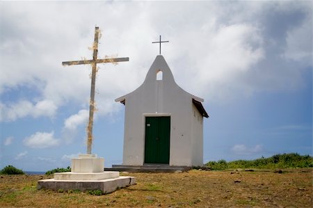fernando de noronha - A small white chapel with green doors and a cross. Fotografie stock - Microstock e Abbonamento, Codice: 400-04463894