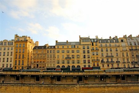 simsearch:400-04941299,k - Row of houses on bank of Seine in Paris France Photographie de stock - Aubaine LD & Abonnement, Code: 400-04474958