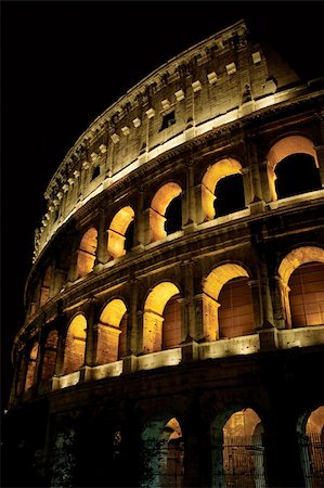 simsearch:400-05684630,k - The Colosseum in Rome, Italy at night. Foto de stock - Super Valor sin royalties y Suscripción, Código: 400-04475153