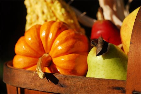 pumpkins apples harvest basket - Vintage wooden fruit basket filled with autumn fruits and vegetables outdoors in sunlight Stock Photo - Budget Royalty-Free & Subscription, Code: 400-04475269