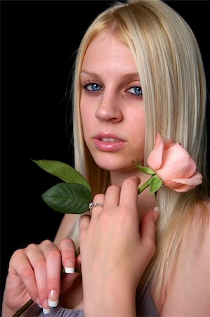 Young Woman holding a pink rose isolated over a black background Foto de stock - Royalty-Free Super Valor e Assinatura, Número: 400-04475315