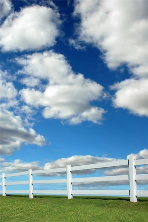 Bright landscape with white fence Foto de stock - Royalty-Free Super Valor e Assinatura, Número: 400-04475327