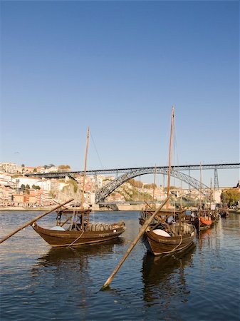 simsearch:400-04890310,k - Cityscape with a typical porto wine rebelo boat in the foreground Photographie de stock - Aubaine LD & Abonnement, Code: 400-04476114