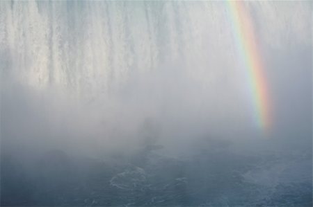 simsearch:400-07919399,k - A rainbow shot against Niagara Falls. Photographie de stock - Aubaine LD & Abonnement, Code: 400-04476300