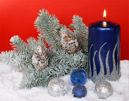 Christmas decoration - beautiful blue candle Foto de stock - Super Valor sin royalties y Suscripción, Código: 400-04476403