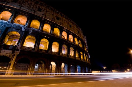 Photograph of the Roman Coliseum at night in Rome. Stockbilder - Microstock & Abonnement, Bildnummer: 400-04477454