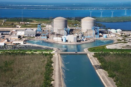 simsearch:400-03948597,k - Aerial view of nuclear power plant on Hutchinson Island, Flordia. Photographie de stock - Aubaine LD & Abonnement, Code: 400-04477610