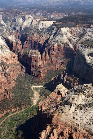 simsearch:400-03948680,k - Aerial of desert canyon and river gorge in Utah, USA. Foto de stock - Super Valor sin royalties y Suscripción, Código: 400-04477631