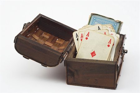 simsearch:400-04401278,k - playing cards in wooden box Photographie de stock - Aubaine LD & Abonnement, Code: 400-04477779
