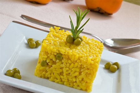 simsearch:400-09011310,k - spanish and mediterranean yellow rice style on white platter Fotografie stock - Microstock e Abbonamento, Codice: 400-04478039