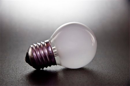 simsearch:400-04127334,k - white off bulb on the dark background Photographie de stock - Aubaine LD & Abonnement, Code: 400-04478068