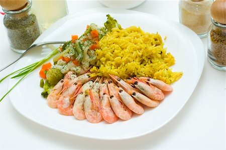 simsearch:400-09011310,k - Tasty rice, shrimps and vegetables on the white plate. Eastern cuisine Fotografie stock - Microstock e Abbonamento, Codice: 400-04478236