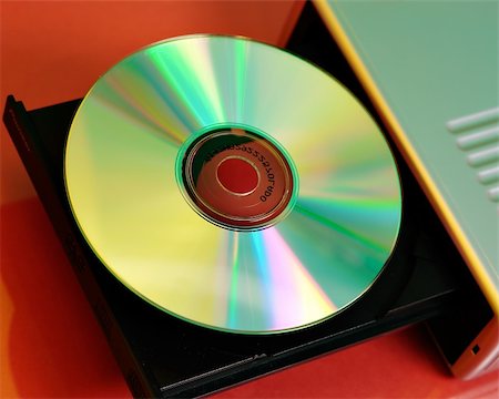 simsearch:400-03950272,k - Inserting cd into cd player Photographie de stock - Aubaine LD & Abonnement, Code: 400-04478284