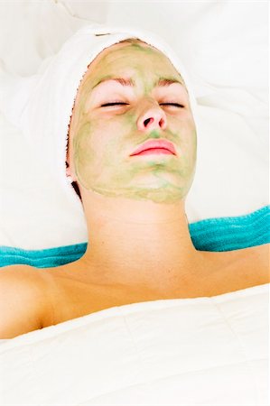 simsearch:400-06131065,k - Aloe Vera facial preparation at a beauty spa. Stockbilder - Microstock & Abonnement, Bildnummer: 400-04478824