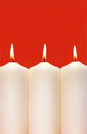 simsearch:400-04778646,k - Three white holidays candles on a red background Photographie de stock - Aubaine LD & Abonnement, Code: 400-04479044