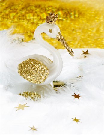 gold swan - christmas decoration Foto de stock - Super Valor sin royalties y Suscripción, Código: 400-04479382