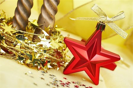 simsearch:400-03955185,k - Christmas decoration with red stars and candles, over yellow background. Shallow DOF Foto de stock - Super Valor sin royalties y Suscripción, Código: 400-04479871