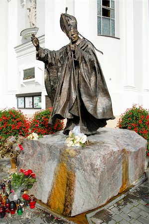 pees (artist) - Monument of pope John Paul II, located in Wadowice, Poland Foto de stock - Super Valor sin royalties y Suscripción, Código: 400-04479883