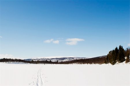 simsearch:400-04470085,k - A frozen lake covered in snow. Stockbilder - Microstock & Abonnement, Bildnummer: 400-04470074
