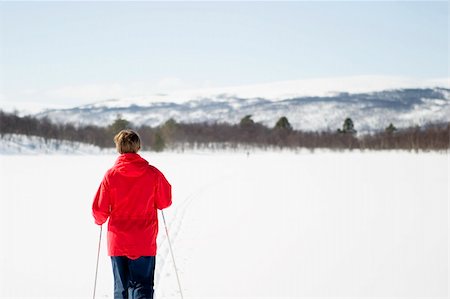 simsearch:400-04470085,k - A skier on a wintery snow filled landscape. Stockbilder - Microstock & Abonnement, Bildnummer: 400-04470076