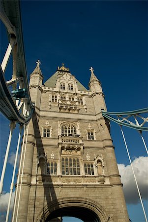 simsearch:400-07298271,k - London tower bridge with blue sky background Photographie de stock - Aubaine LD & Abonnement, Code: 400-04470505