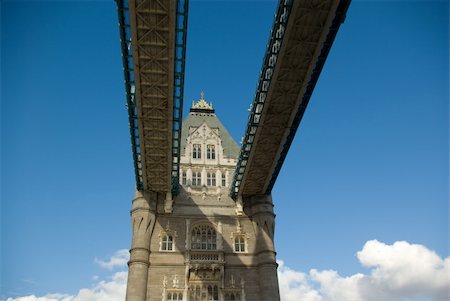 simsearch:400-04433438,k - London tower bridge with blue sky background Foto de stock - Super Valor sin royalties y Suscripción, Código: 400-04470502