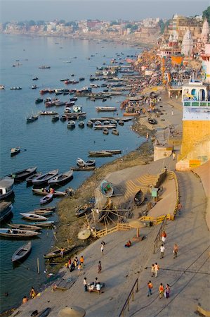 View of the ghaats in varanasi, India. Foto de stock - Super Valor sin royalties y Suscripción, Código: 400-04471290