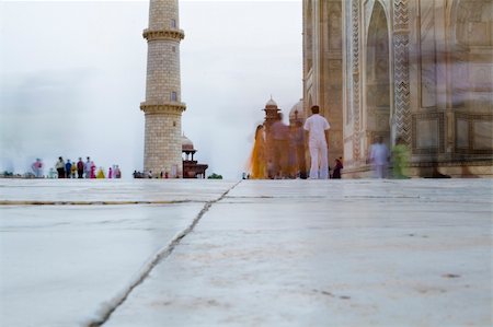 pink mosque - Blured figures walking in front of the Taj Mahal. Stock Photo - Budget Royalty-Free & Subscription, Code: 400-04471292