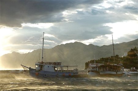 stormy sea boat - Very strong wing up to 100km/h called Bora Foto de stock - Super Valor sin royalties y Suscripción, Código: 400-04472169