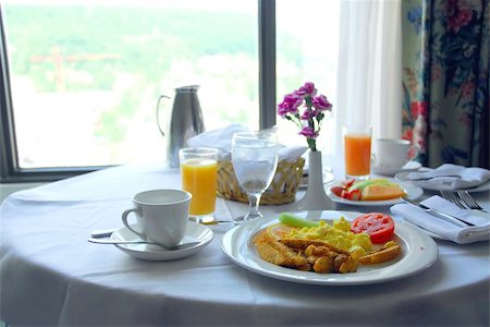 resort service - Breakfast for two in a hotel room Photographie de stock - Aubaine LD & Abonnement, Code: 400-04472338